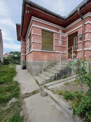 Casa renovabila, 4 camere, 1317 mp teren, zona centrala Turda