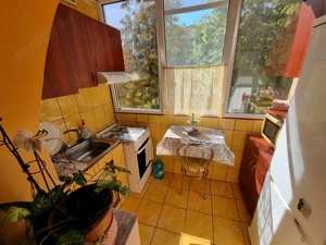 Vand apartament 3 camere decomandat etaj 3 5 situat in Calea Aradului Vest - imagine 4