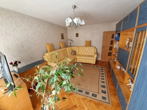 Vand apartament 3 camere decomandat etaj 3 5 situat in Calea Aradului Vest - imagine 9