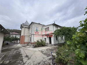 Casa P+1E+Pod S= 435 mp, teren 938 mp, pretabila clinica, gradinita etc.