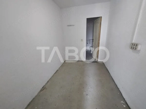 Spatiu comercial de inchiriat 370 mpu curte privata 1500 mp usi garaj - imagine 3