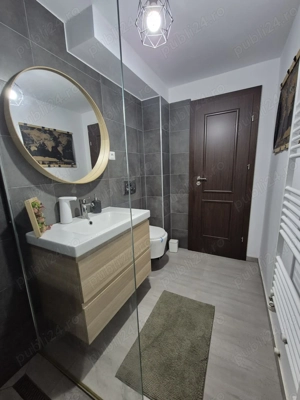 Vând apartament 3 camere, semidecomndat, cartier Rovine, zona piața Rovine