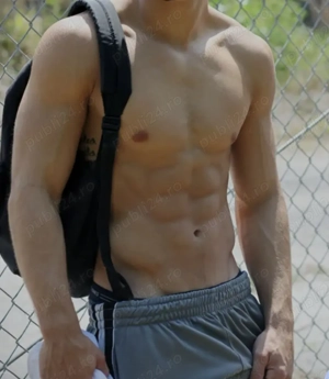 Barbat tanar ,serios si discret