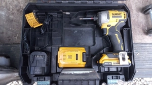 vand DeWalt este aproape nou 