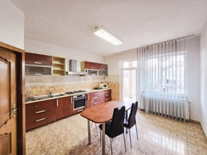 Oportunitate de investiție! Casă de vanzare, cu 8 camere, 382 mp, zona Gruia - imagine 4