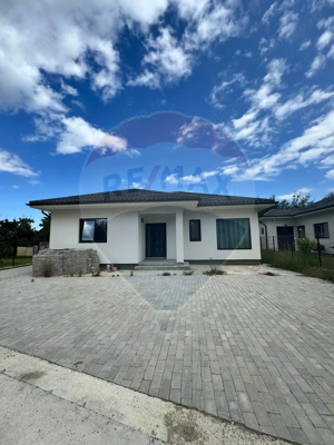 Casă / Vilă cu 4 camere de vânzare în zona Nord-Est - imagine 2