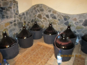 Vand vin rosu 2025 - 10 lei