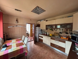 Ungheni - Vanzare casa 5 camere - Str. Principala - imagine 5