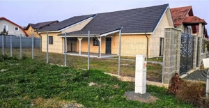 Casa individuala, pe parter, 3 camere, la asfalt, 504mp, fara comision