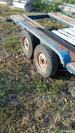 Vand remorcă înmatriculată.