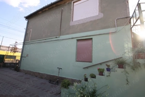 Proprietar vand vila cu doua apartamente, Zona Dambovita