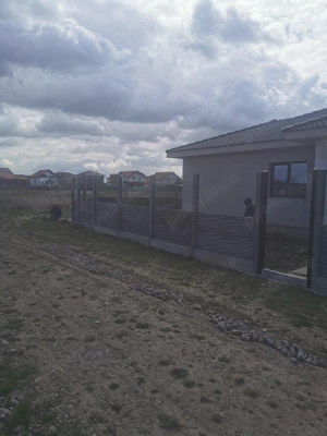 Vindem și Montam garduri plăci și stâlpi beton diferite modele. 