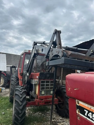 Vand doua tractoare Internationale - imagine 5