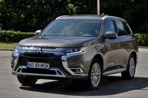 Outlander PHEV electric 45km ,An 2019, Instyle, volan încălzit, Android, side assist, trapă - imagine 2