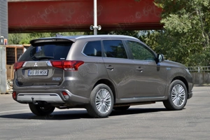 Outlander PHEV electric 45km ,An 2019, Instyle, volan încălzit, Android, side assist, trapă - imagine 4