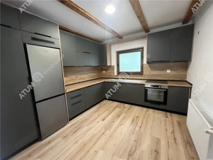 Cabana cu 7 camere 7 bai si teren 1000 mp in Avrig zona Mlaci - imagine 10