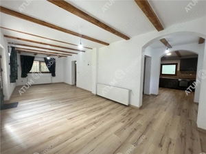 Cabana cu 7 camere 7 bai si teren 1000 mp in Avrig zona Mlaci - imagine 9