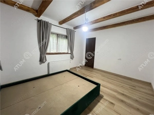 Cabana cu 7 camere 7 bai si teren 1000 mp in Avrig zona Mlaci - imagine 11