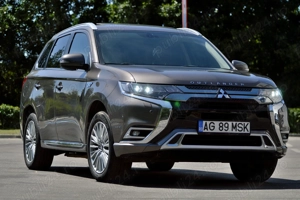 Outlander PHEV electric 45km ,An 2019, Instyle, volan încălzit, Android, side assist, trapă - imagine 8