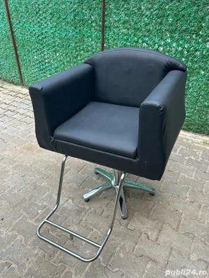 Vand scaun  scaune frizerie - coafor 650 lei  buc sau 1200 lei amandoua