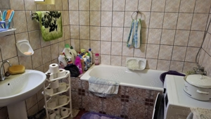 Casa la tara,2 camere,baie bucatarie,anexe. - imagine 4