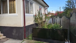 Casa la tara,2 camere,baie bucatarie,anexe. - imagine 9