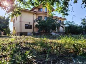 Vilă spațioasă cu teren generos, garaj, zonă ideală, direct proprietar - imagine 3