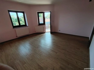 Vilă spațioasă cu teren generos, garaj, zonă ideală, direct proprietar - imagine 8