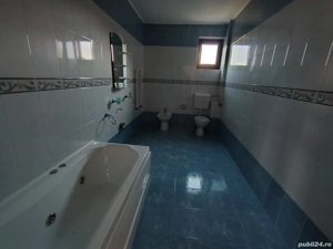 Vilă spațioasă cu teren generos, garaj, zonă ideală, direct proprietar - imagine 10