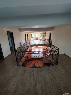 Vilă spațioasă cu teren generos, garaj, zonă ideală, direct proprietar - imagine 2