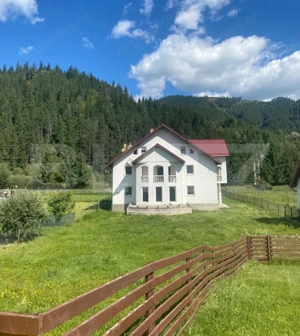 Casă de vânzare cu teren, în Pojorâta, la șosea asfaltată