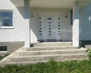 Casă de vânzare cu teren, în Pojorâta, la șosea asfaltată - imagine 3