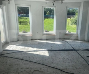 Casă de vânzare cu teren, în Pojorâta, la șosea asfaltată - imagine 6