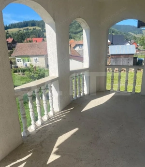 Casă de vânzare cu teren, în Pojorâta, la șosea asfaltată - imagine 8