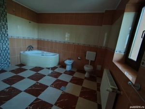 Vilă spațioasă cu teren generos, garaj, zonă ideală, direct proprietar - imagine 9