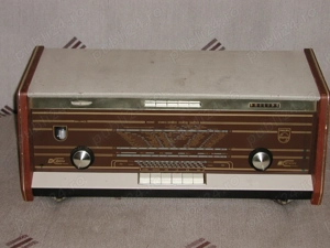 radioreceptor cu tuburi electronice (lampi) marca Philips