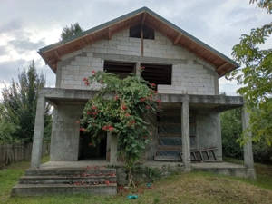 Vand casa la rosu cu 500mp teren