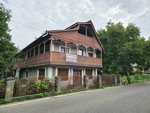 Casă solidă din cărămidă, mobilată, garaj, teren generos – Tarcău - imagine 15