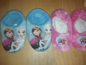 Papuci de casă cu Frozen + tricou Frozen,ambele 50 lei