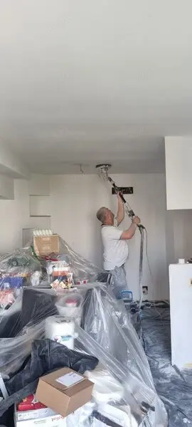 Meseriasi pentru finisaje interioare pentru Aeroportul Otopeni - imagine 5