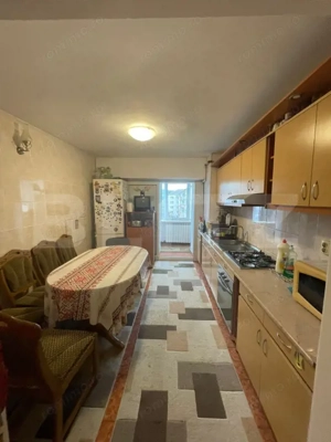 Apartament decomandat, etaj 3/4 – Bulevardul Independenței 