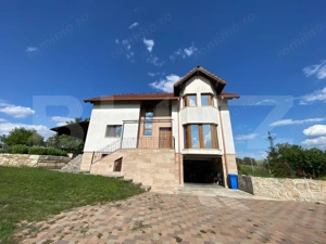 Casă spațioasă cu teren generos de 1600 mp, ideală pentru locuință sau investiți