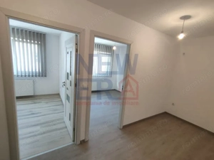 Clădire multifuncțională de vânzare – 24 locuinte, curte, randament ridicat - imagine 20