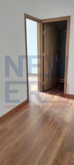 Clădire multifuncțională de vânzare – 24 locuinte, curte, randament ridicat - imagine 19