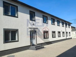 Clădire multifuncțională de vânzare – 24 locuinte, curte, randament ridicat - imagine 3
