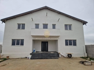 Vila P+1 la gri, curte 243mp | 6 Camere | Dobreni - comuna Varasti