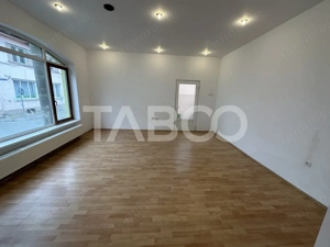 Spatiu 550 mpu pretabil clinica sau cladire birouri zona Lupeni Sibiu - imagine 4