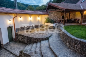 Casa de vanzare pretabila pensiune priveliste superba Fantanele Sibiu - imagine 13
