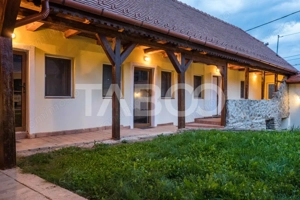 Casa de vanzare pretabila pensiune priveliste superba Fantanele Sibiu - imagine 19