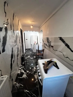 Apartament cu 3 camere, decomandat, etaj 2, zona 9 Mai - imagine 2